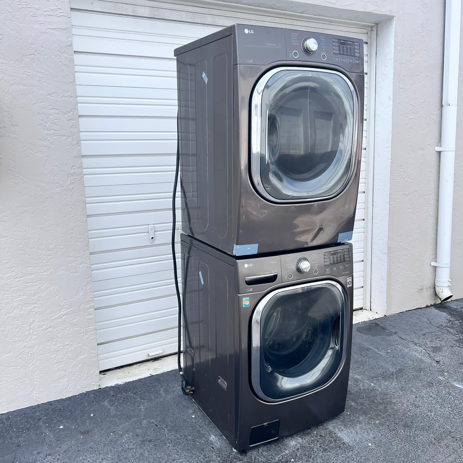 LG Washer 4.5 cu.ft and Dryer 7.4 cu.ft Ultra Large Capacity Front Load LG Washer 4.5 cu.ft and Dryer 7.4 cu.ft Ultra Large Capacity Front Load